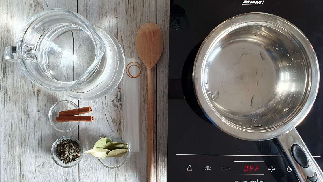 Eau avec cannelle, feuilles de laurier et thé vert, photo 2