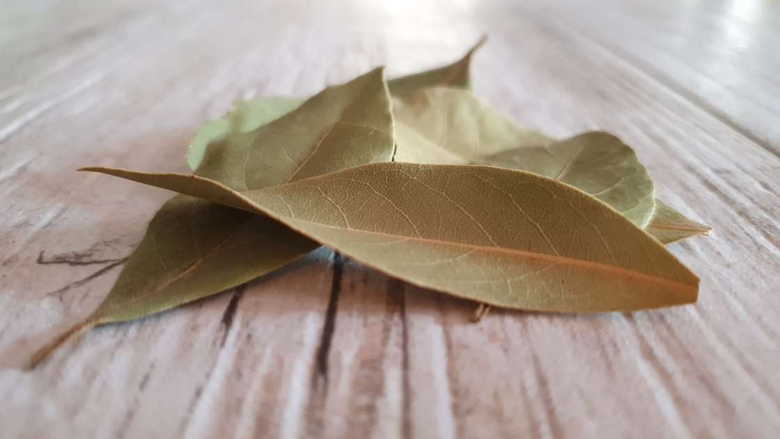 Eau avec cannelle, feuilles de laurier et thé vert, photo 9