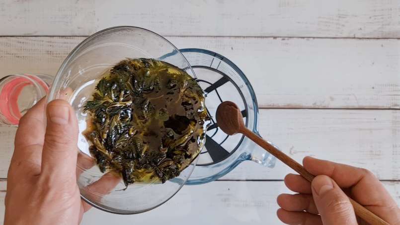 Huile d'ortie obtenue par transfert et au bain-marie, photo 12