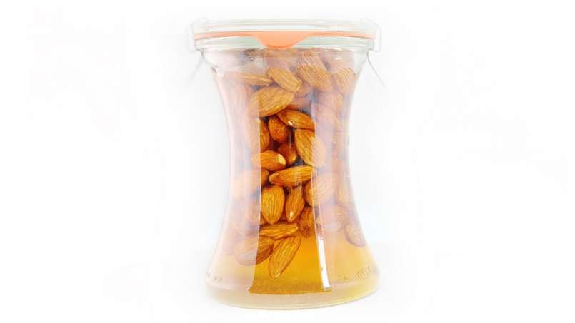 Macération d'amandes au miel, photo 2