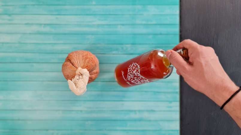 Teinture de fruit d'églantier frais et écrasé dans de l'alcool, photo 12