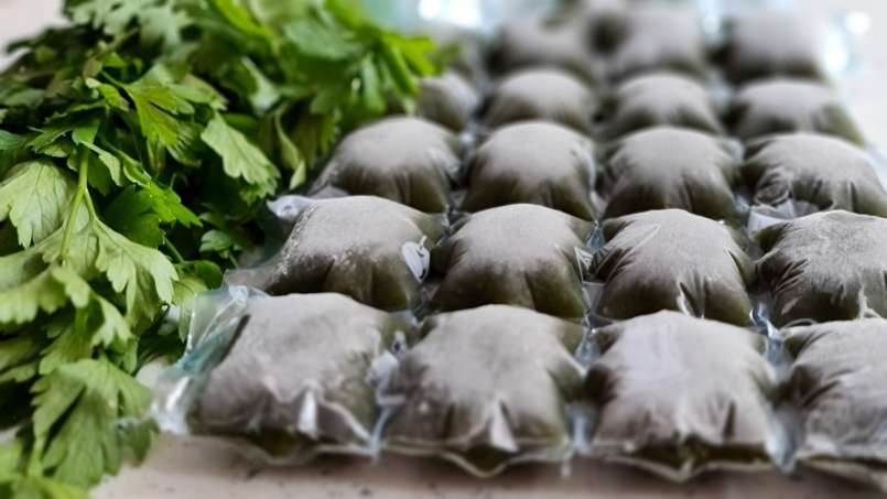 Jus de persil avec citron vert en packs de glace, photo 3