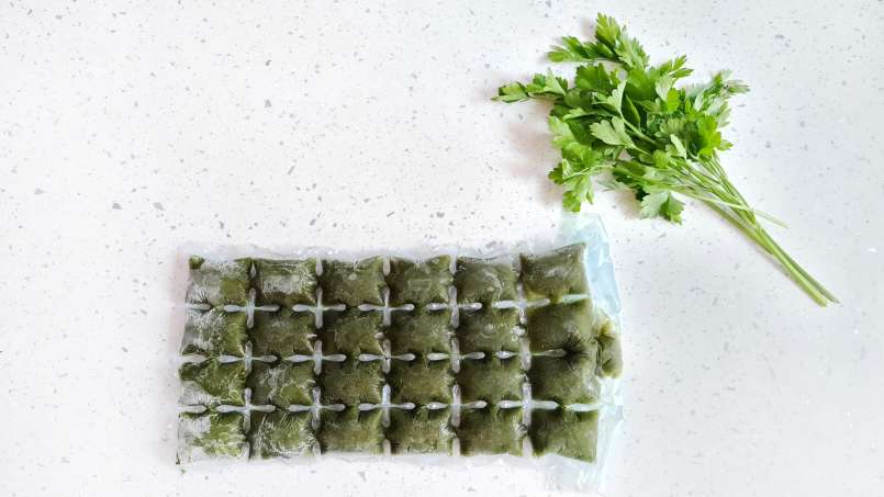 Jus de persil avec citron vert en packs de glace, photo 7