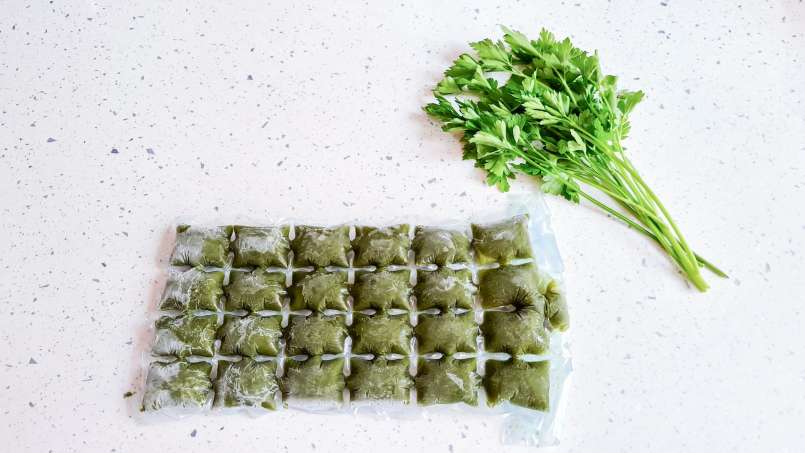 Jus de persil avec citron vert en packs de glace, photo 8