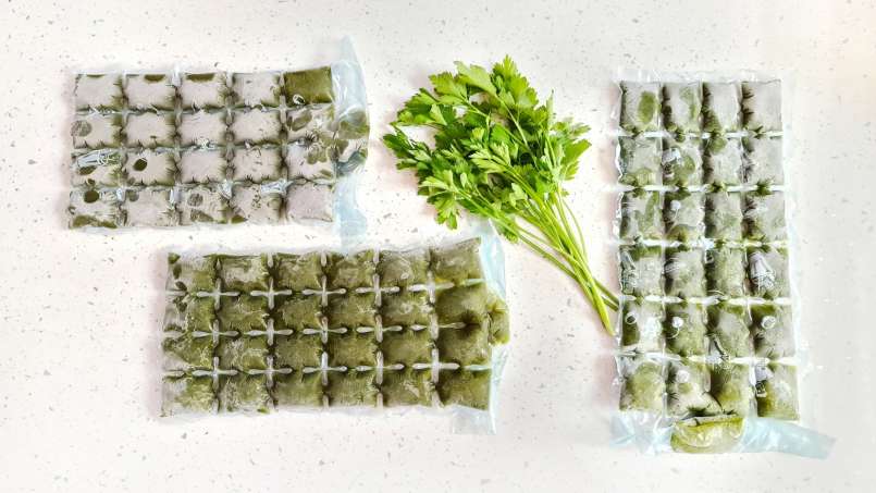 Jus de persil avec citron vert en packs de glace, photo 9