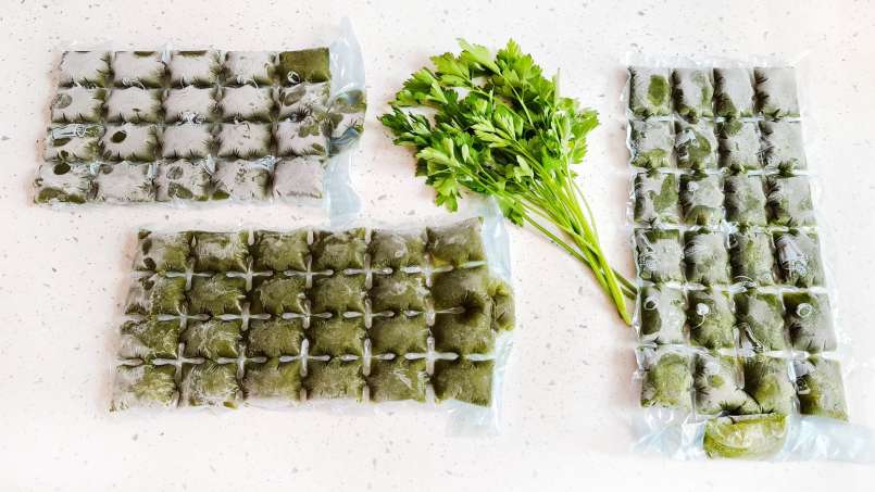 Jus de persil avec citron vert en packs de glace, photo 10