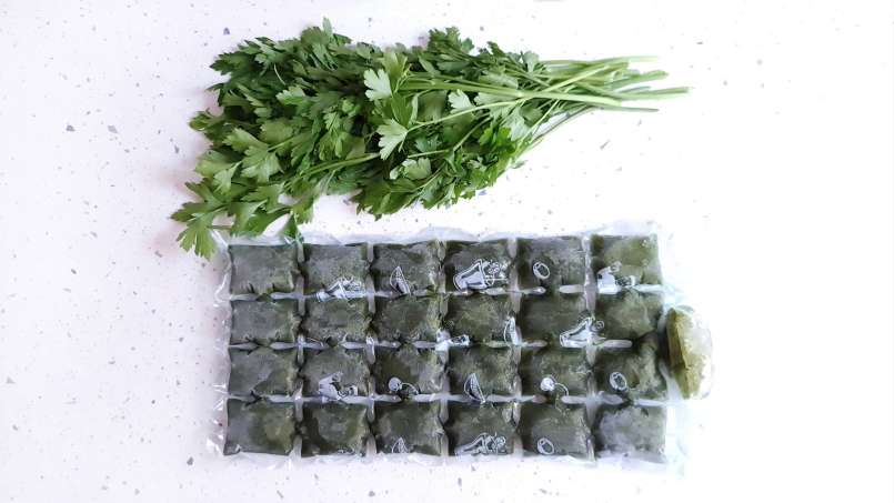 Jus de persil avec citron vert en packs de glace, photo 12