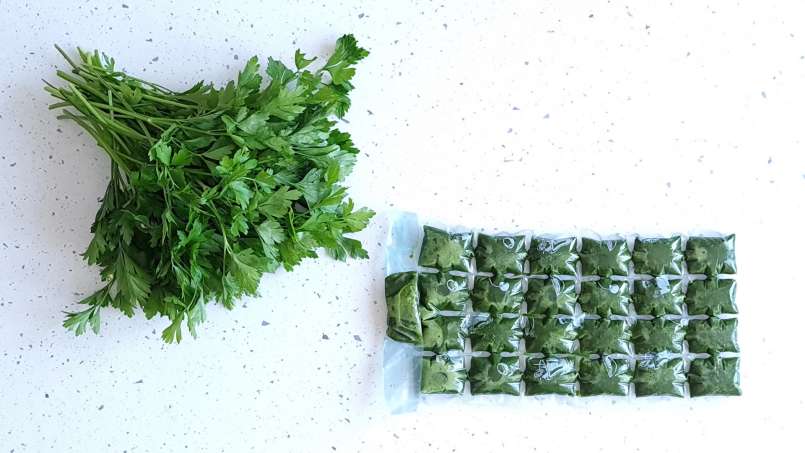 Jus de persil avec citron vert en packs de glace, photo 13