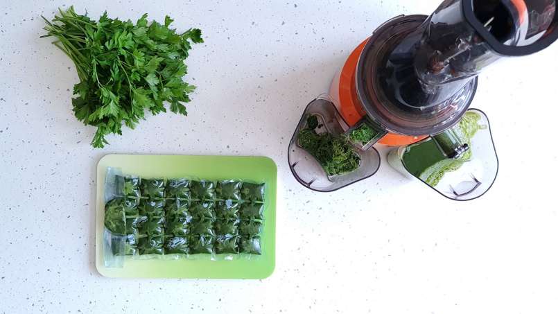 Jus de persil avec citron vert en packs de glace, photo 15