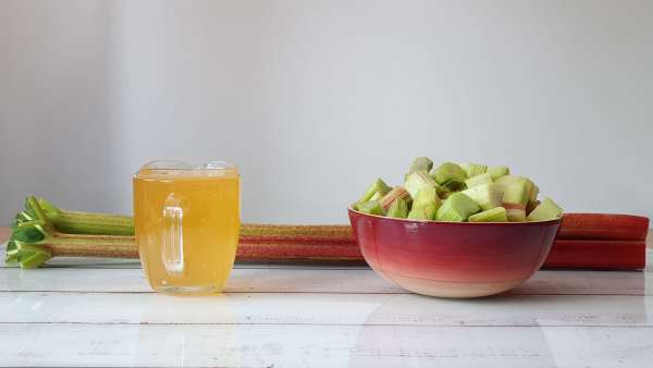 Sirop de rhubarbe au miel