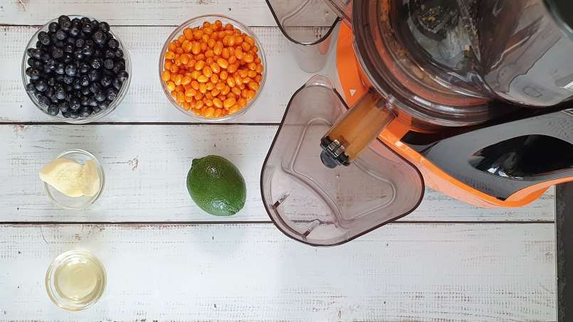 Jus énergisant d'argousier et d'aronia au gingembre, au citron vert et au miel, photo 6