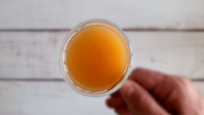 Jus de gingembre avec du miel, du citron, du thé vert, du curcuma, de la cannelle et de la menthe, photo 11