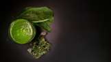 Smoothie revitalisant aux orties, épinards, gingembre et citron