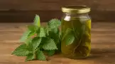 Vinaigre d'ortie - élixir naturel pour les cheveux, la peau et la désintoxication du corps
